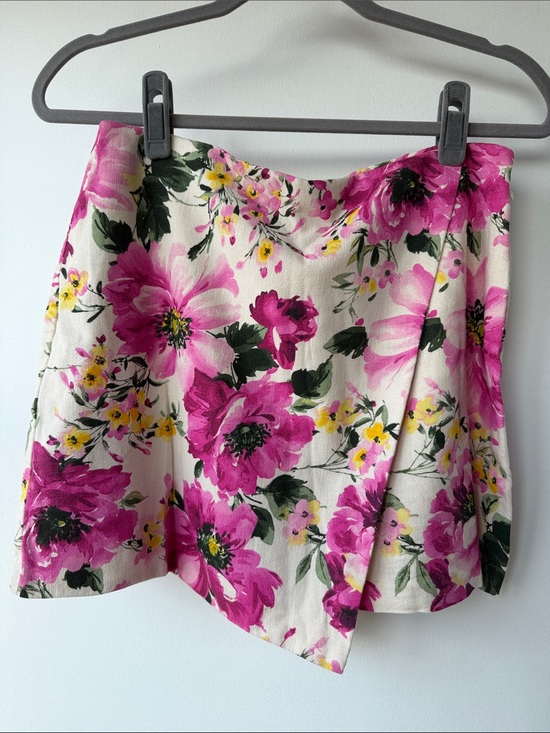 Abercrombie & Fitch Dresses & Skirts - Abercrombie & Fitch Floral Mini Skirt with under shorts Pink, White, Green